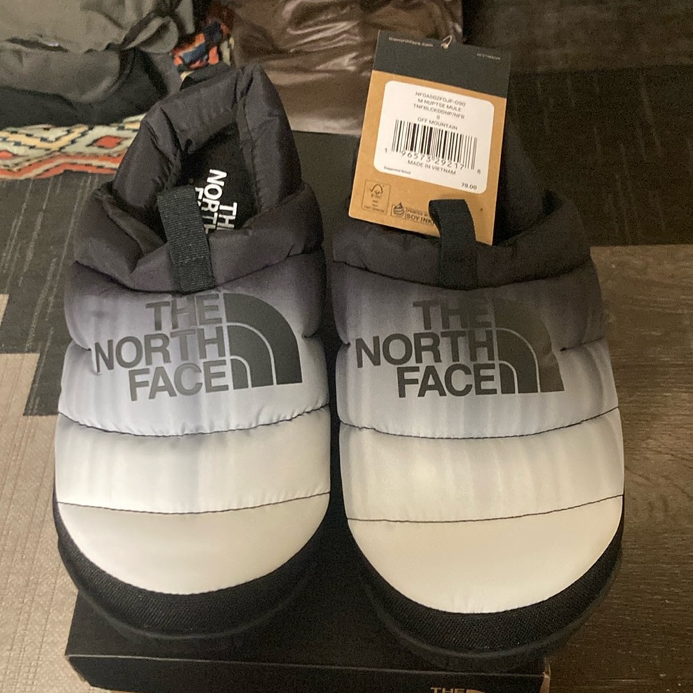 North face Mens Nuptse Mule size 9. New with tags